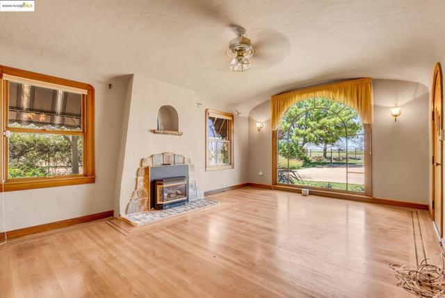 11081 BRENTWOOD BLVD., Brentwood CA: https://media.crmls.org/mediaz/a9c2918f-18fc-4a69-bdd6-704a8660d29d.jpg