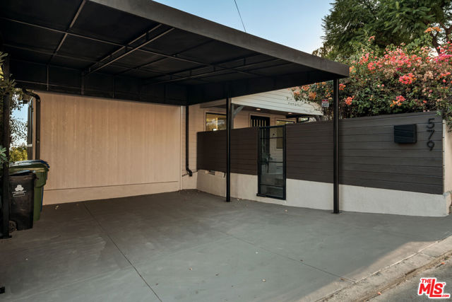 579 Crane Boulevard photo 61