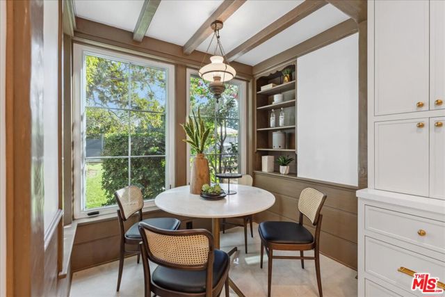 814 Foothill Road, Beverly Hills CA: https://media.crmls.org/mediaz/a9c2e187-e329-47d8-b0ed-d58c7008f776.jpg