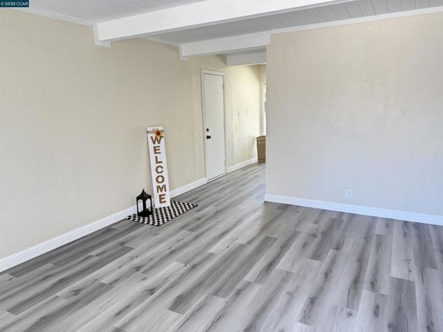 457 La Jolla St, Vallejo CA: https://media.crmls.org/mediaz/a9c39329-4408-47ff-b271-a1ccc41394c8.jpg