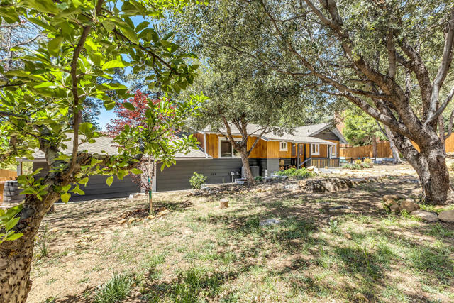 25440 Rim Rock Road, Idyllwild CA: https://media.crmls.org/mediaz/a9c39f77-cf00-4633-957b-d65aa80afbc9.jpg