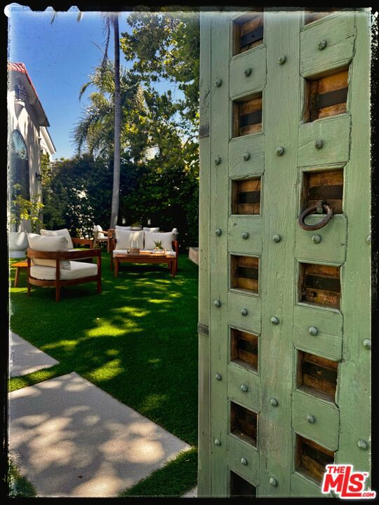 100 S La Jolla Avenue, Los Angeles CA: https://media.crmls.org/mediaz/a9c404a6-d689-4786-a794-9b3b2f281190.jpg