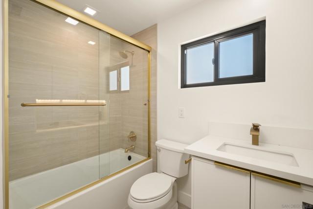 15032 Heath Dr, Poway CA: https://media.crmls.org/mediaz/a9c42225-94d3-4c69-80fe-b2a30989b5a5.jpg
