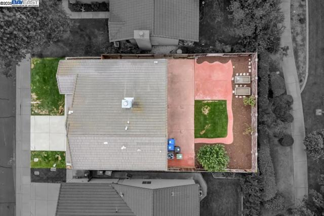 9193 Bungalow Way, Elk Grove CA: https://media.crmls.org/mediaz/a9c4242a-912d-4b43-8031-34c98e79637d.jpg