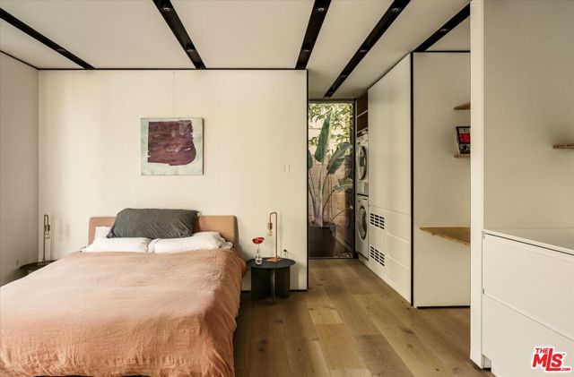 947 N Martel Avenue, Los Angeles CA: https://media.crmls.org/mediaz/a9c4a7a5-a0f5-43a0-ae1a-da8465261dd7.jpg