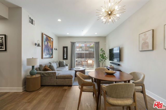 13337 Beach Avenue, Marina del Rey CA: https://media.crmls.org/mediaz/a9c53e60-4003-4995-ba4e-46a21a0bdde3.jpg