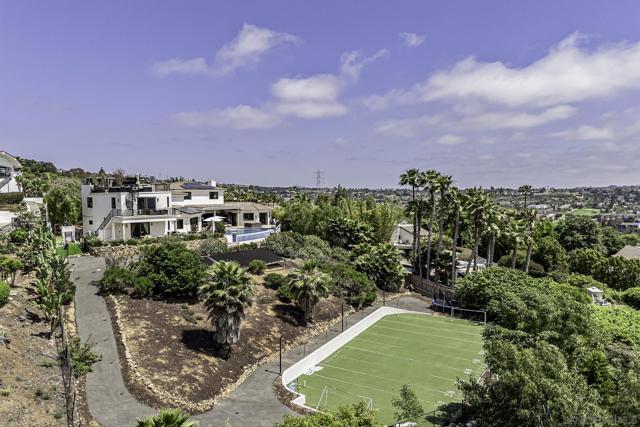 7335 El Fuerte St, Carlsbad CA: https://media.crmls.org/mediaz/a9c55a52-da0c-4eed-b0a1-9aebb334efcc.jpg
