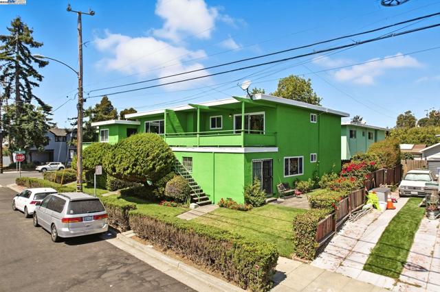 3101 61St Ave, Oakland CA: https://media.crmls.org/mediaz/a9c55e07-ecba-4936-8bf7-670fb37902f6.jpg