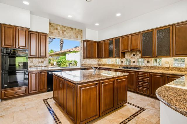 801 Deer Haven Circle, Palm Desert, CA 92211