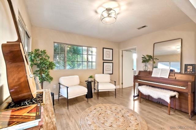 7219 Mimosa Dr, Carlsbad CA: https://media.crmls.org/mediaz/a9c5a784-c420-496a-b4b8-f03d8aa65ad1.jpg