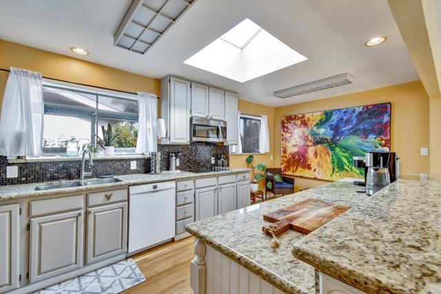 847 Arguello Boulevard, Pacifica CA: https://media.crmls.org/mediaz/a9c5bb6a-9acc-4de1-81e9-dd0ebfd3eb17.jpg