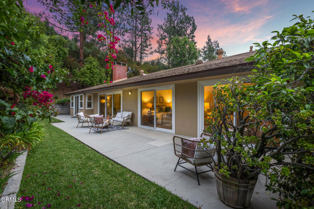 5766 Briartree Drive, La Canada Flintridge CA: https://media.crmls.org/mediaz/a9c60c50-6716-4502-982f-8f66dac3c327.jpg