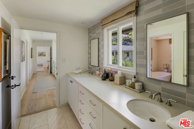 13214 Riviera Ranch Road, Los Angeles CA: https://media.crmls.org/mediaz/a9c62054-c886-4bb6-bb07-814a657adb96.jpg