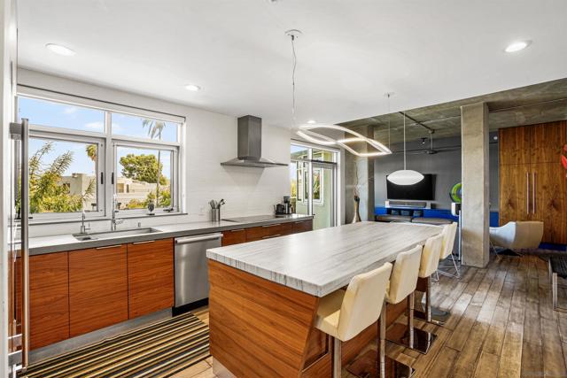 3740 Park Blvd, San Diego CA: https://media.crmls.org/mediaz/a9c677da-ecdc-432f-8b18-42a6be6428a3.jpg