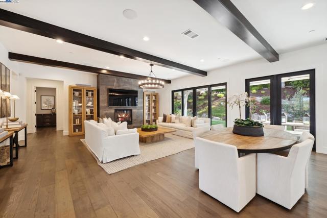 2621 Royal Oaks Dr, Alamo CA: https://media.crmls.org/mediaz/a9c6b31e-e210-43cd-8728-7ea30d2b4628.jpg