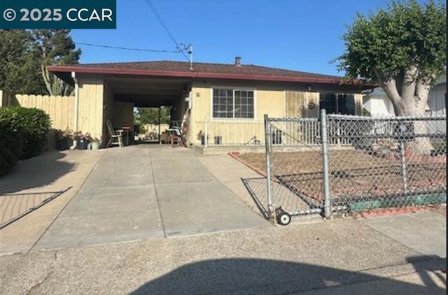 68 Beach Dr, Bay Point CA: https://media.crmls.org/mediaz/a9c6cf4a-2197-4012-b9cb-a8ea36e616a7.jpg