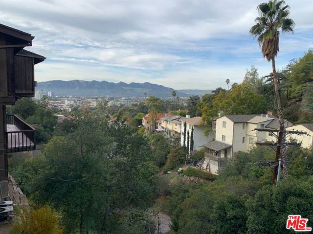 702 Cavanagh Road, Glendale CA: https://media.crmls.org/mediaz/a9c7700b-3711-4920-b812-ef04d46d1248.jpg