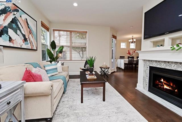 10 Almond Orchard Ln, San Ramon CA: https://media.crmls.org/mediaz/a9c77c61-a2b5-4e4e-a059-147731b71559.jpg