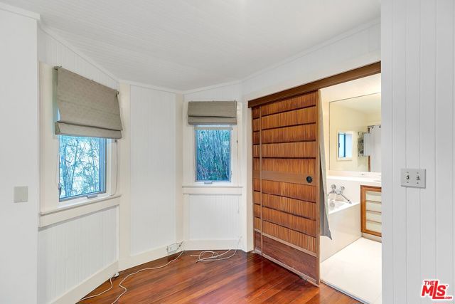 2636 5th Street, Santa Monica CA: https://media.crmls.org/mediaz/a9c7a241-c541-4641-bac6-c43dc48f44fc.jpg