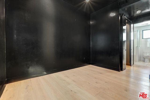 733 1/2 N Gramercy Place, Los Angeles CA: https://media.crmls.org/mediaz/a9c8b721-1f5e-4686-be96-28014ff39663.jpg