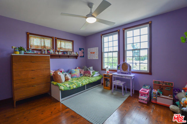 11136 Lucerne Avenue, Culver City CA: https://media.crmls.org/mediaz/a9c8b902-8a90-429f-b5e9-b102f949f36c.jpg