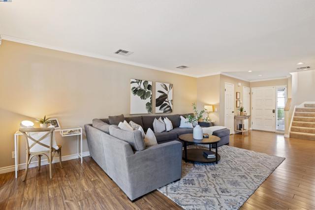5409 Cameo Ct, Pleasanton CA: https://media.crmls.org/mediaz/a9c8dd5c-43ac-4227-9cf1-3ff0b7b77809.jpg
