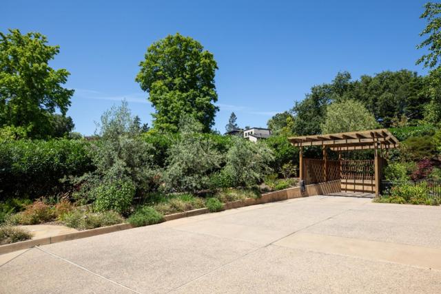 13801 Templeton Place, Los Altos CA: https://media.crmls.org/mediaz/a9c9a9a3-728a-4392-9bf3-c634c9c3045a.jpg