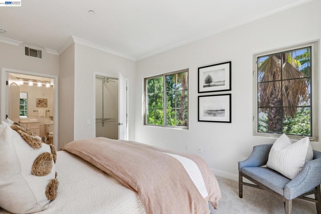 https://media.crmls.org/mediaz/a9c9e00c-bea0-4397-ab4e-634f6f699b64.jpg?preset=X-Large
