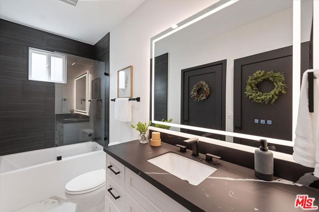 5530 Geer Avenue, Los Angeles CA: https://media.crmls.org/mediaz/a9c9e47f-62e5-43dc-890f-a3bc3b41c367.jpg