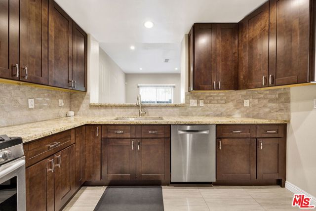 28955 Oak Spring Canyon Road, Canyon Country CA: https://media.crmls.org/mediaz/a9ca0529-108b-4085-8e2f-9f803d818170.jpg