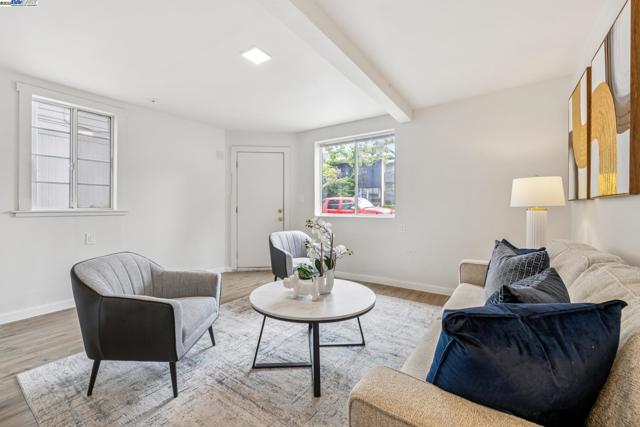 545 Central Ave, Alameda CA: https://media.crmls.org/mediaz/a9ca1076-e7d9-46ca-b11f-84f39eb901ec.jpg