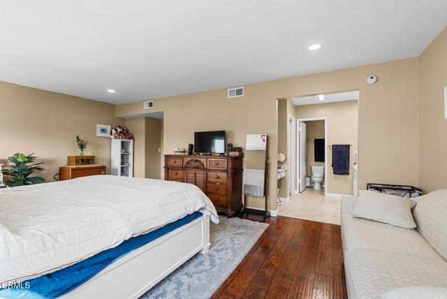 Detail Gallery Image 16 of 34 For 18360 Collins St #L,  Tarzana,  CA 91356 - 2 Beds | 2/1 Baths