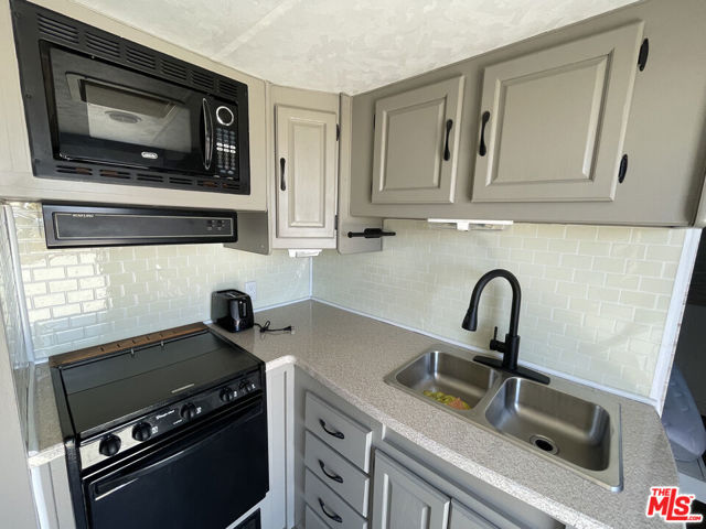 55 E Avenue D4, Lancaster CA: https://media.crmls.org/mediaz/a9ca40cb-80e3-436f-a09b-41074548280c.jpg