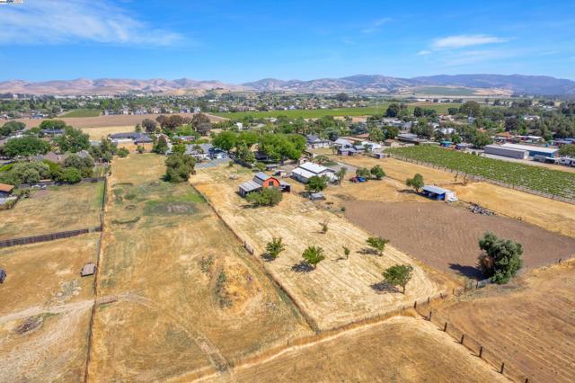 1969 Buena Vista Ave, Livermore CA: https://media.crmls.org/mediaz/a9ca41f1-72d7-4c72-82d7-daa7fcbc9b36.jpg
