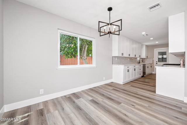 1088 Durkin Street, Camarillo CA: https://media.crmls.org/mediaz/a9cac9f2-352e-4b57-8608-17c280236891.jpg