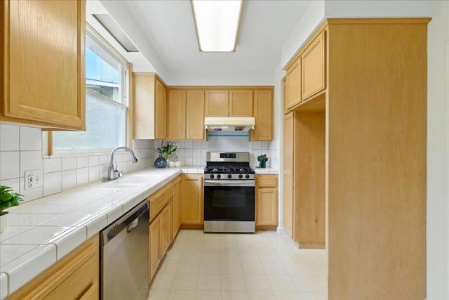 5555 Carlton Street, Oakland CA: https://media.crmls.org/mediaz/a9cb3049-cc7e-428a-a730-8aff7a5a09e8.jpg