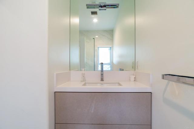 Detail Gallery Image 31 of 41 For 621 San Elijo St, San Diego,  CA 92106 - 4 Beds | 5/2 Baths