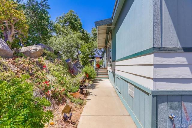 1750 W Citracado Parkway, Escondido CA: https://media.crmls.org/mediaz/a9cba27d-2ccd-475f-8154-75c59f8fe086.jpg