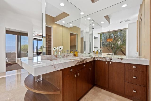 15 Buena Vista Court, Rancho Mirage CA: https://media.crmls.org/mediaz/a9cc220e-8361-4110-8e8b-f174adbdf38a.jpg