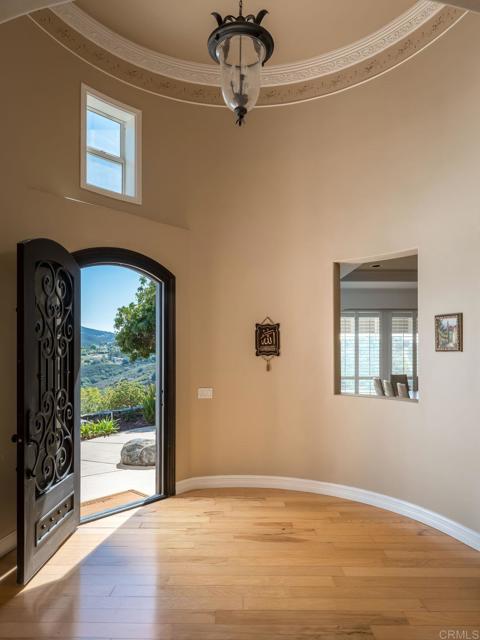 30419 Canyon Estates Road, Vista CA: https://media.crmls.org/mediaz/a9cc8b17-9a2c-4901-8dd9-770992c78fc7.jpg