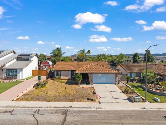 9209 Les Rd, Santee CA: https://media.crmls.org/mediaz/a9cd36bb-6aea-45f2-9dd7-cf8cb276af52.jpg