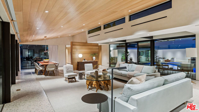 31388 Broad Beach Road, Malibu CA: https://media.crmls.org/mediaz/a9cd4022-1dc9-4eb2-963b-ed7ed0b695c5.jpg