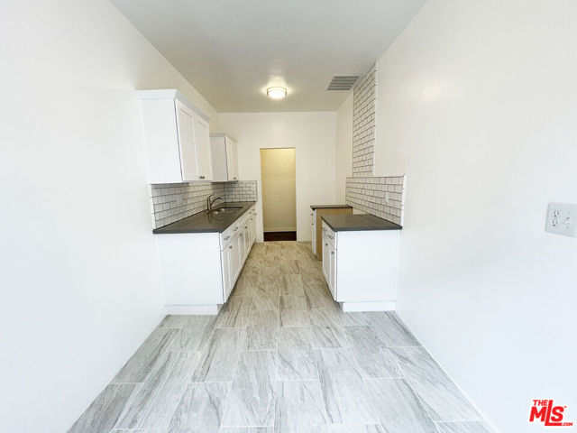 4264 Leimert Boulevard, Los Angeles CA: https://media.crmls.org/mediaz/a9cde1ae-ee8f-4b75-b97e-3a852d70ed8e.jpg