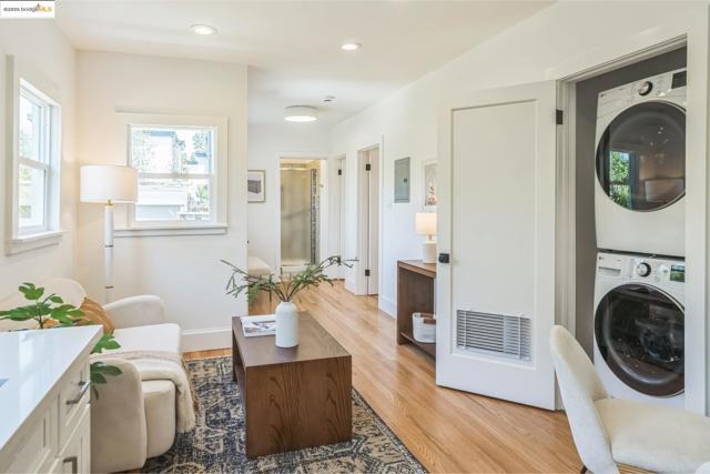1515 Derby St, Berkeley CA: https://media.crmls.org/mediaz/a9ce19c1-8d5d-48d5-88e2-afb411717baa.jpg