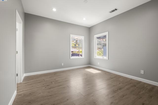 193 W Macarthur Blvd, Oakland CA: https://media.crmls.org/mediaz/a9ce1f97-88c3-485d-a47a-3a564f382b74.jpg