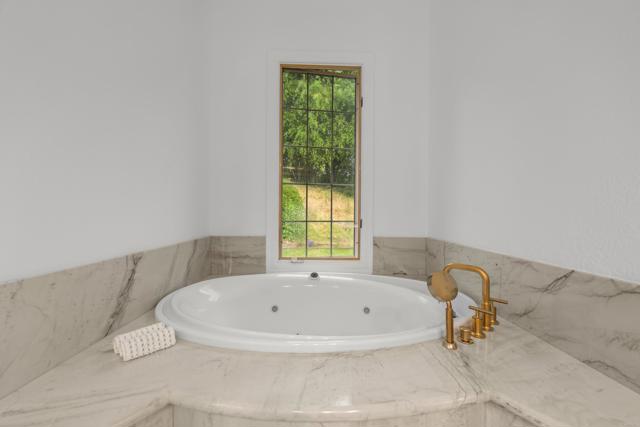 18150 Via Ascenso, Rancho Santa Fe CA: https://media.crmls.org/mediaz/a9ce675c-fe8e-4ae0-8c6e-758b8c95b853.jpg