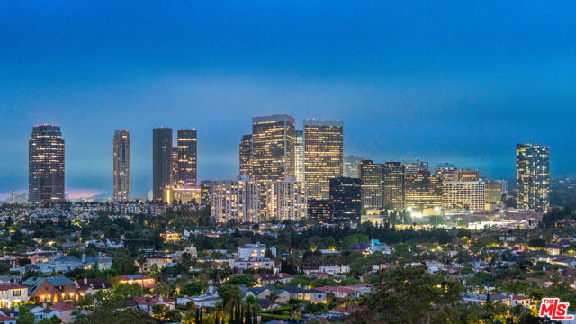 475 S Rodeo Drive, Beverly Hills CA: https://media.crmls.org/mediaz/a9ce9aa7-8461-415f-a8eb-9cf5935bc8bc.jpg