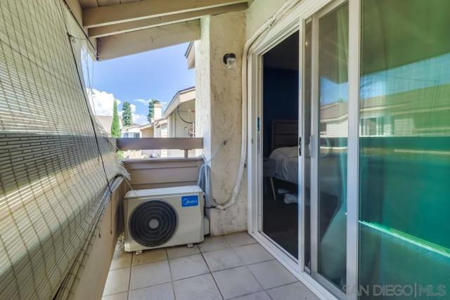 1737 Melrose Ave, Chula Vista CA: https://media.crmls.org/mediaz/a9ceb33e-b4a0-4e60-9c24-73c105d462a6.jpg