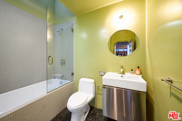 122 Mildred Avenue, Venice CA: https://media.crmls.org/mediaz/a9ceb889-9ecc-484b-9437-4c06cf8e3c4e.jpg
