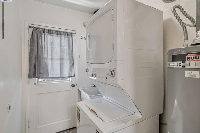4655 Augustine St, Pleasanton CA: https://media.crmls.org/mediaz/a9cf495d-91ac-408f-bcf7-99246b7aabc9.jpg